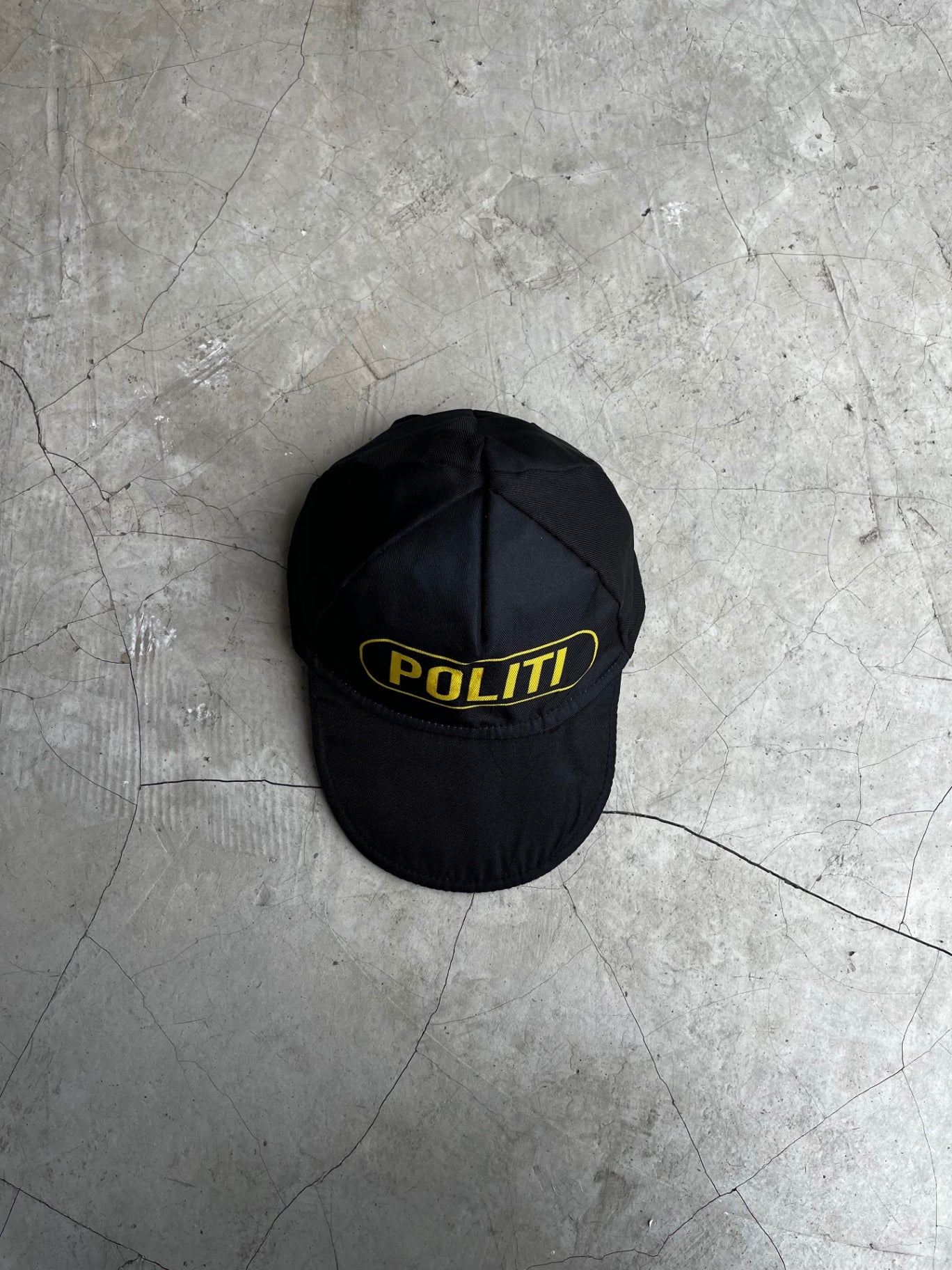 Politi Black Cap