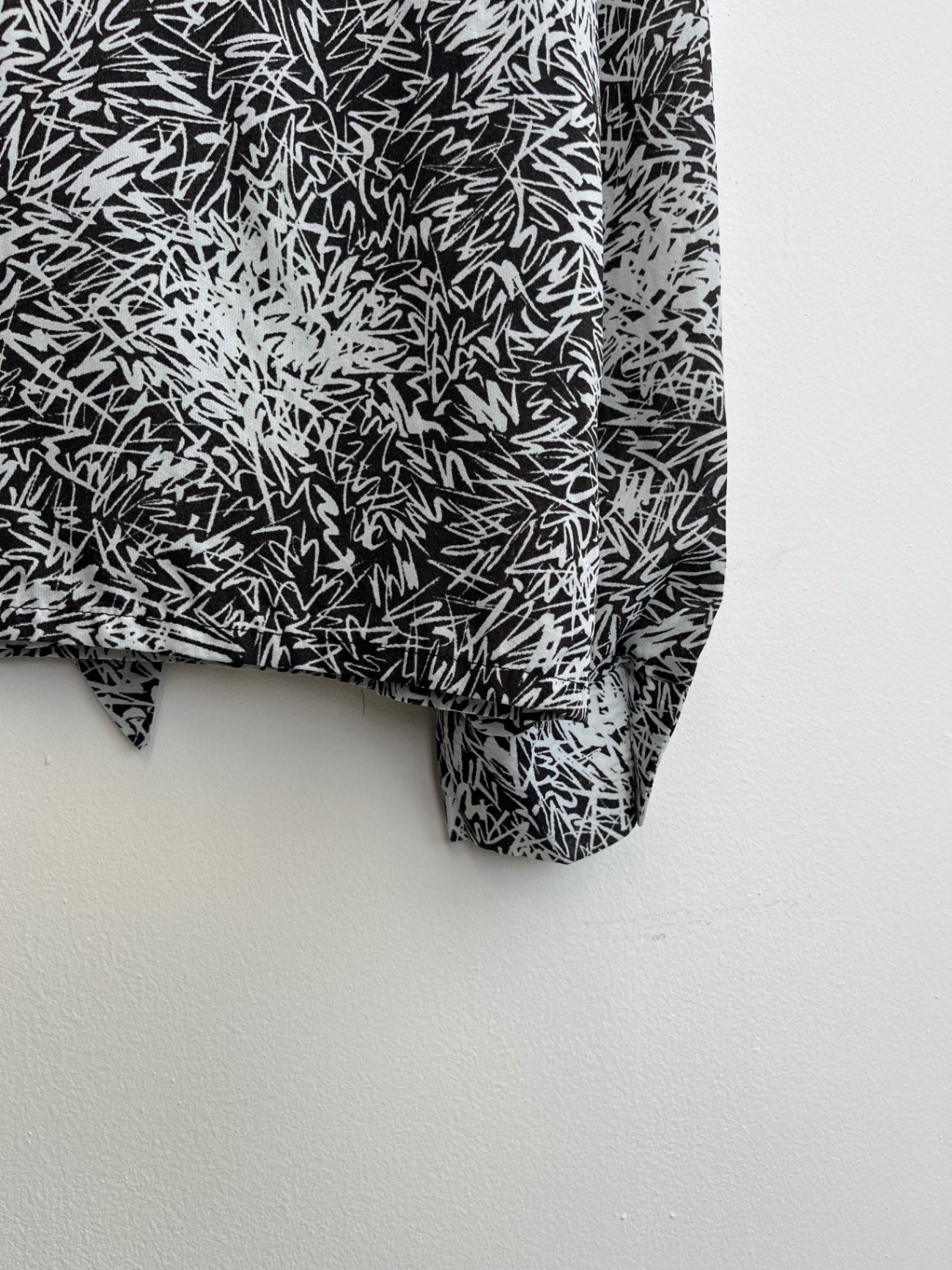 Graphic Tie Blouse