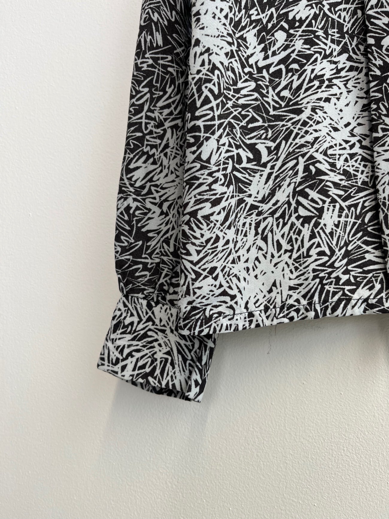 Graphic Tie Blouse