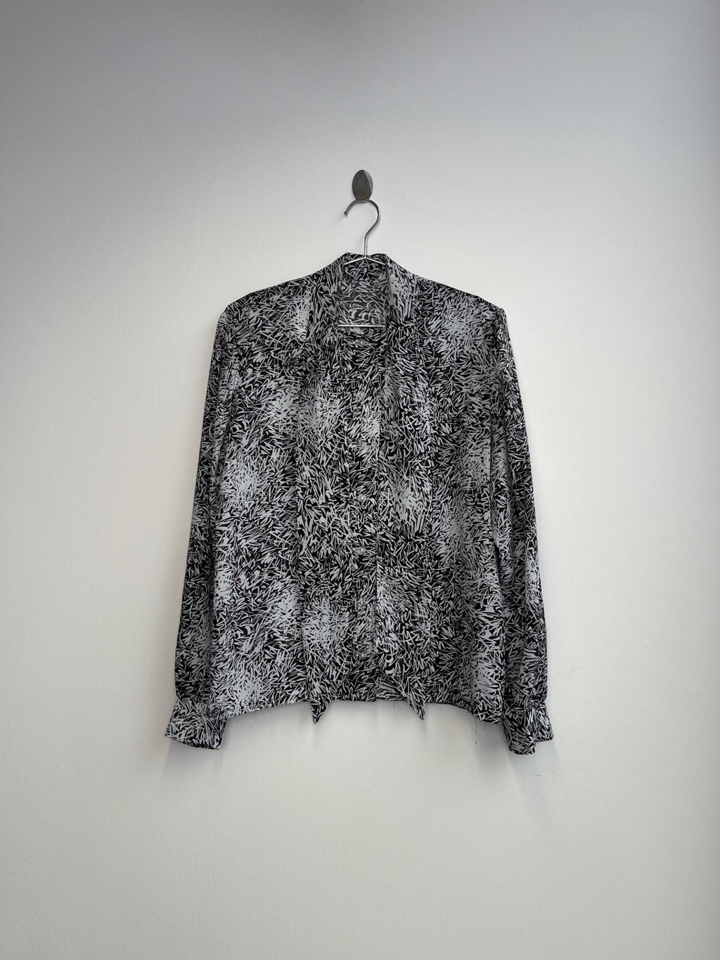 Graphic Tie Blouse