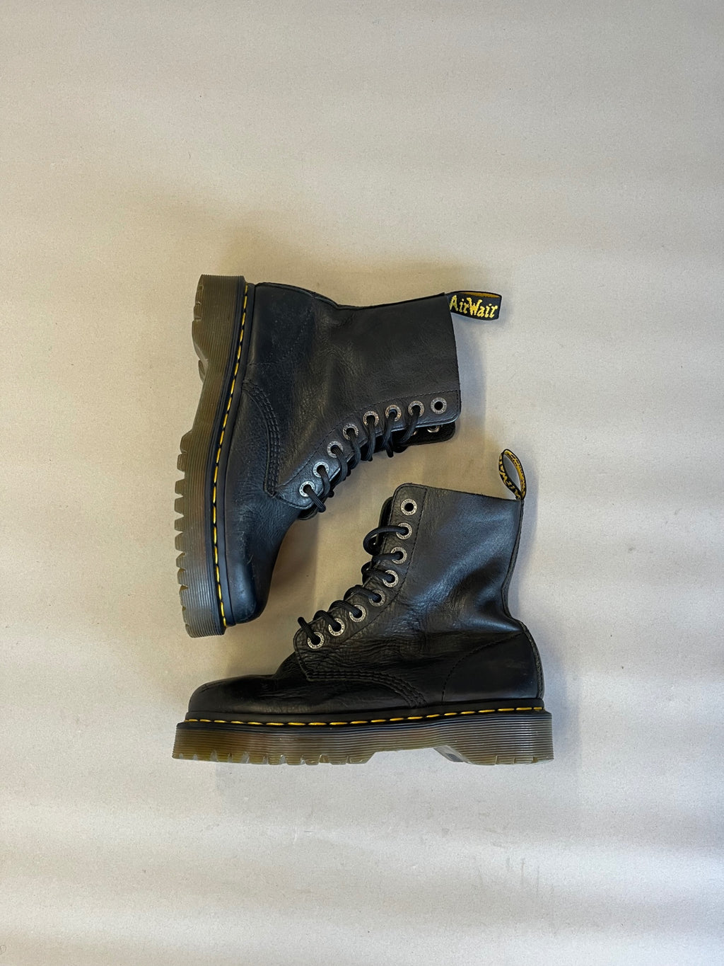 Black Dr Martens 1460 Leather oots