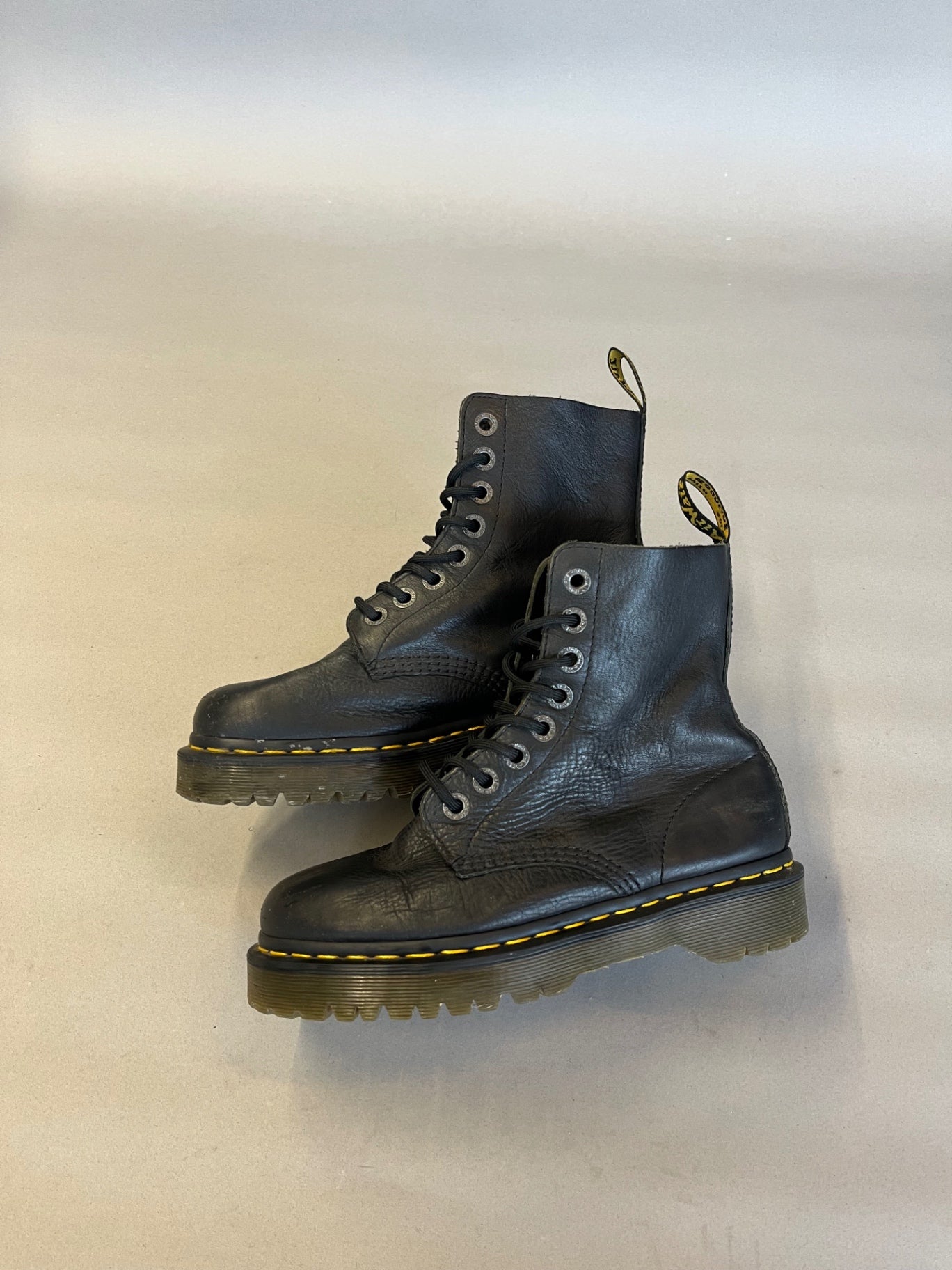Black Dr Martens 1460 Leather oots