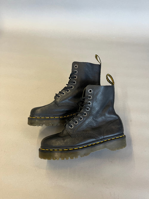 Black Dr Martens 1460 Leather oots